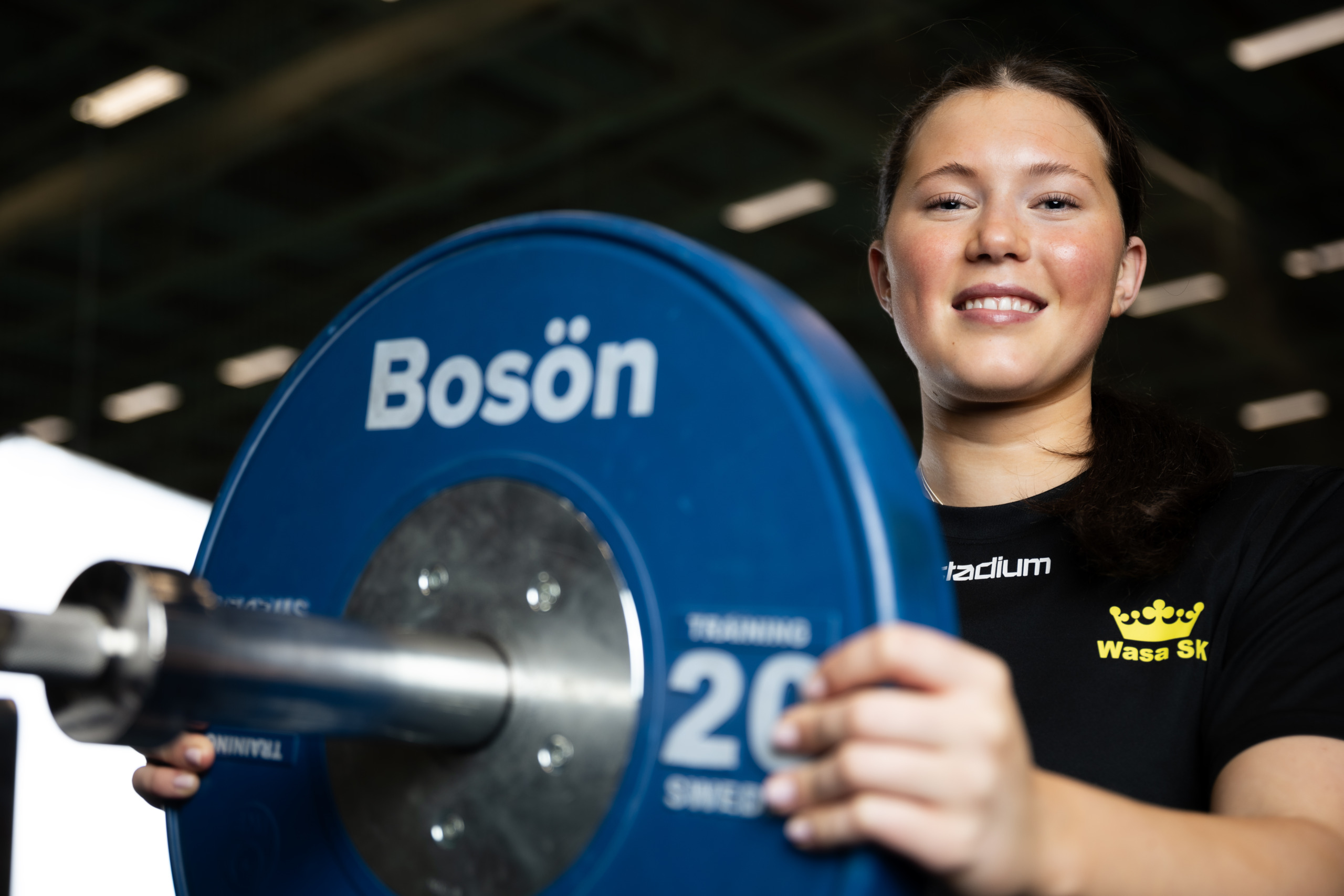 lösa vikter under träningspass på träningsweekend i Framgångshallen