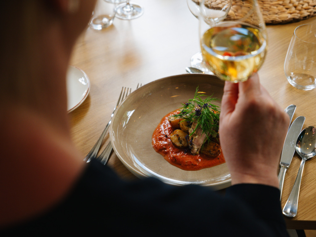 Mat serveras i mästarvillan